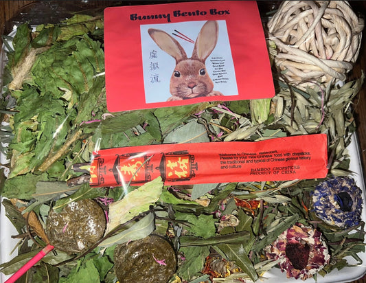 Bunny Foo Foo- The Bunny Bento dehydrated
Romaine, Willow leaf, Oat hay, Dandelion leaf & MORE!