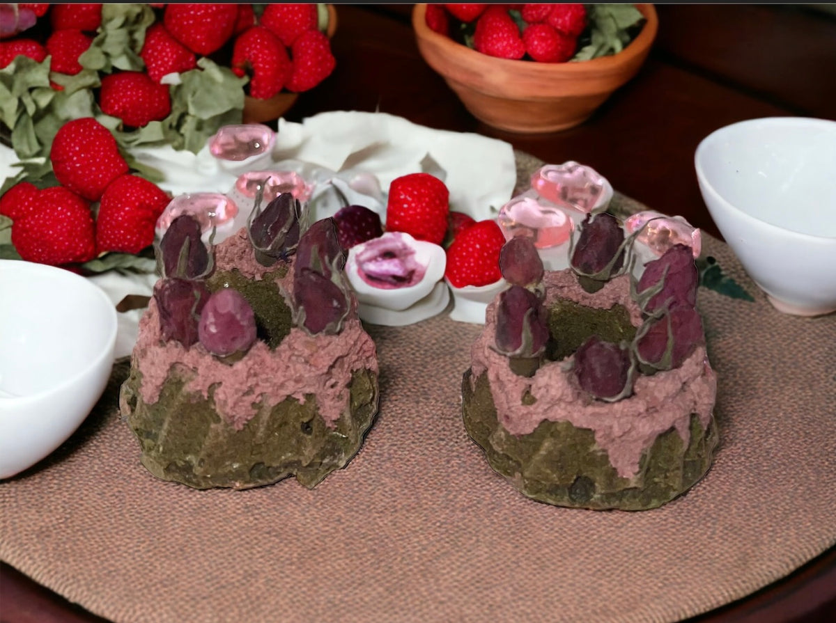 STRAWBERRY BUND CAKE Organic and Healthy Treats for Rabbits, Guinea Pigs & Other Small Pets