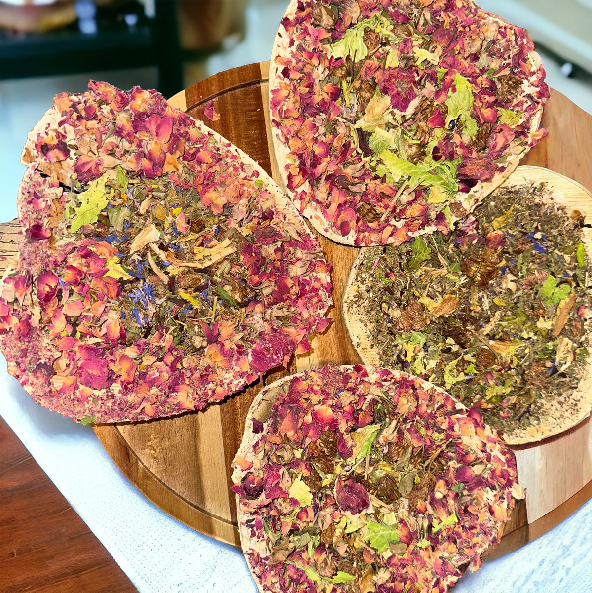 Crunchy Heart Palm Leaf treat, Chew Treat/ Bunny’s, Guinea Pigs, Rats, Gerbils, Small Pets